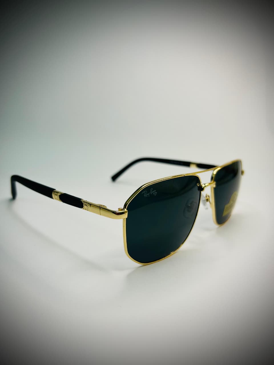 Ray-Ban "Carbon-Gold" Navigator Edition (Executive Class)
