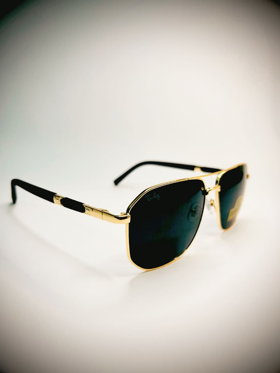 Ray-Ban "Carbon-Gold" Navigator Edition (Executive Class)