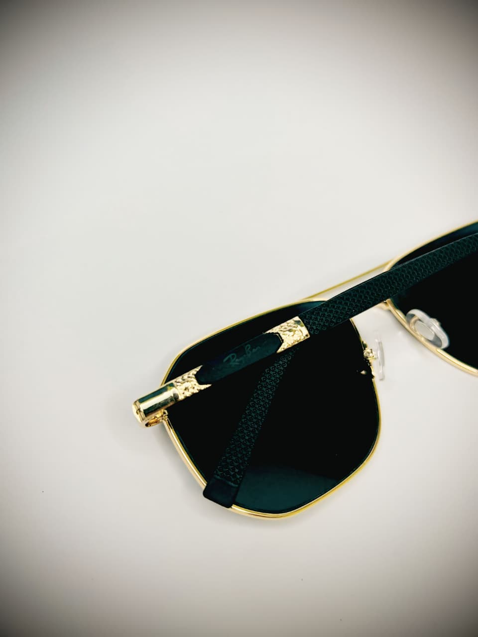 Ray-Ban "Carbon-Gold" Navigator Edition (Executive Class)